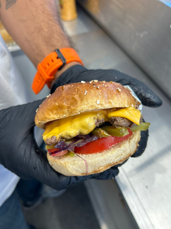چیز برگر /Cheeseburger mit Trinken