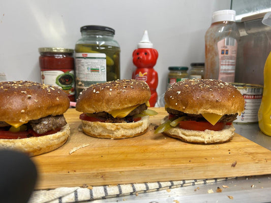 همبرگر /Hamburger mit Trinken